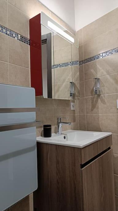 Appartement Confort Equipe Au Coeur De Beziers Bagian luar foto