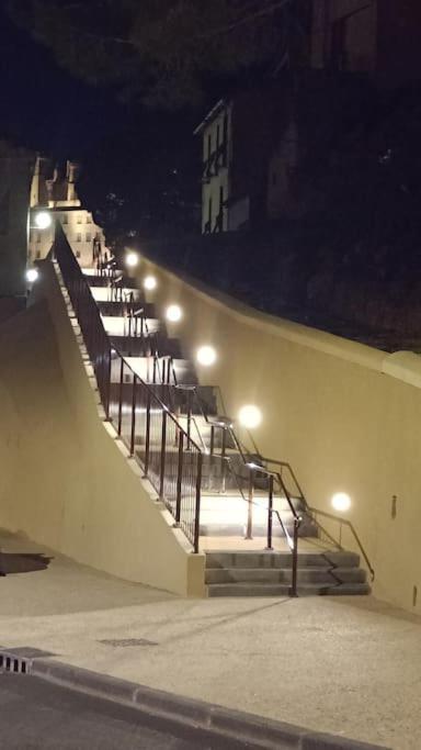 Appartement Confort Equipe Au Coeur De Beziers Bagian luar foto