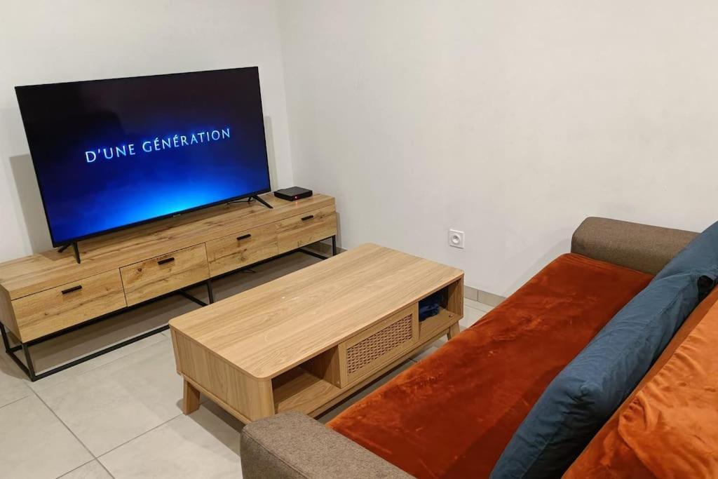 Appartement Confort Equipe Au Coeur De Beziers Bagian luar foto